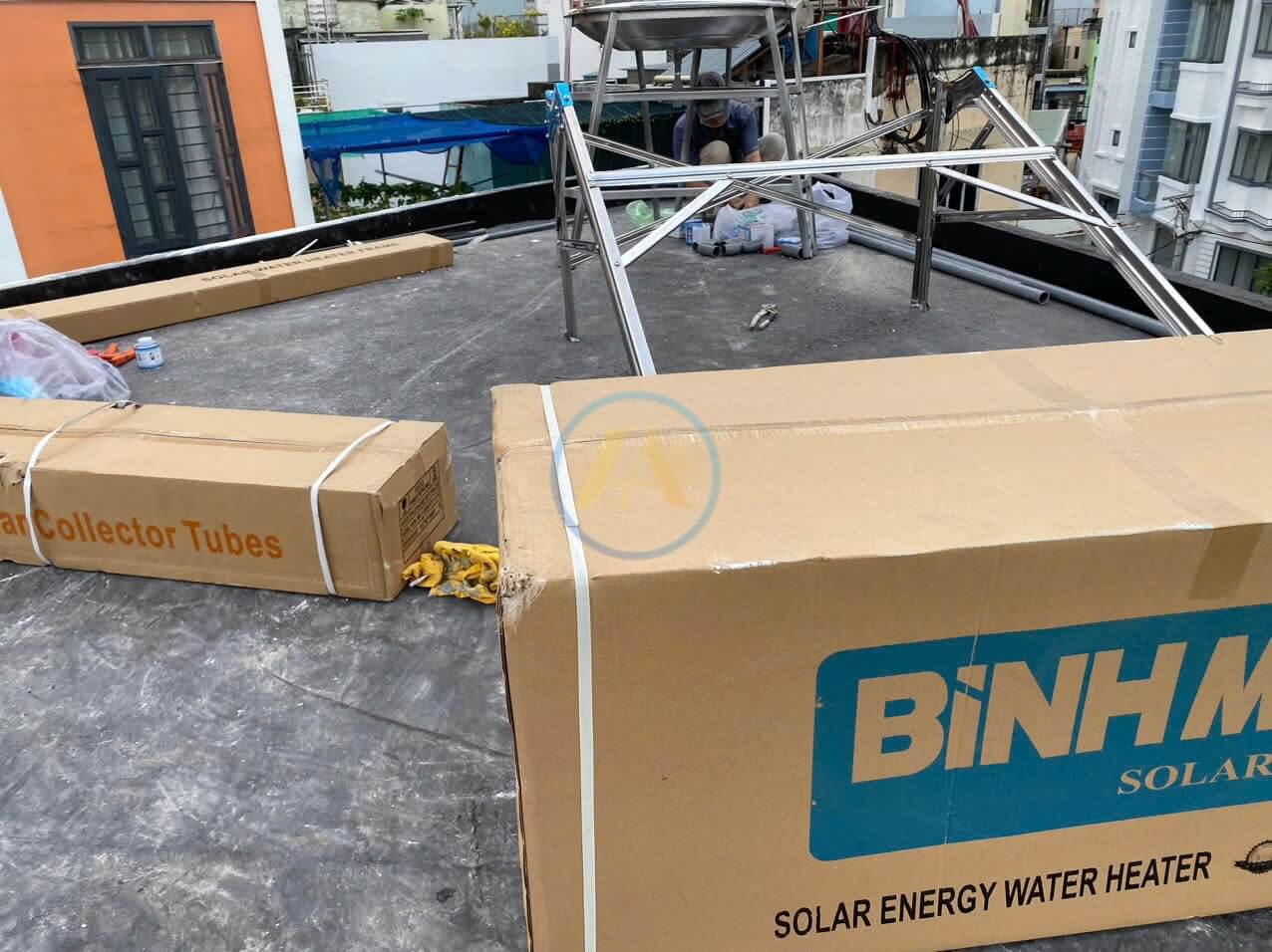 Nhân viên tại Năng lượng Hải Anh hỗ trợ lắp đặt, sửa chữa, thay thế phụ kiện