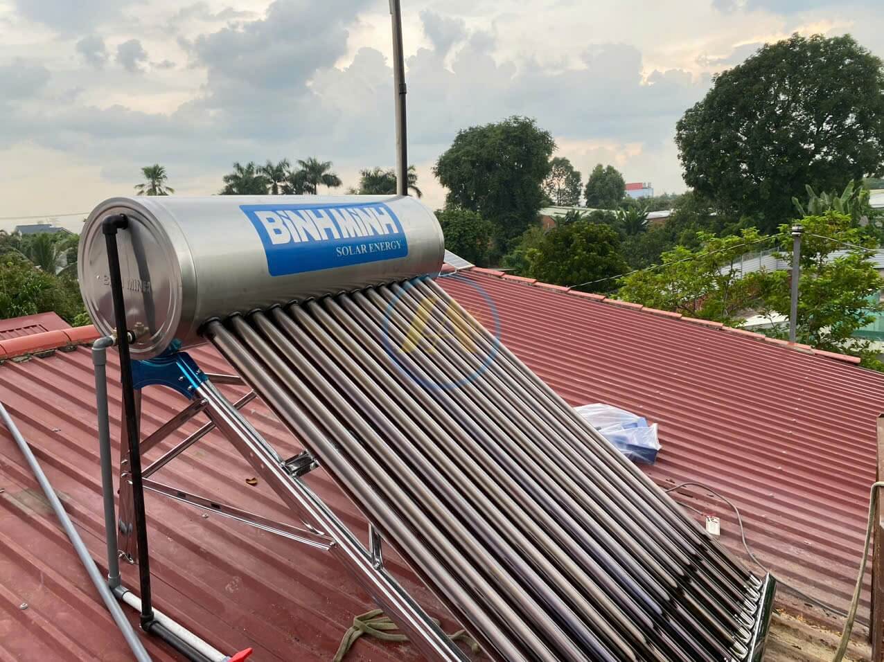 Bảo dưỡng máy năng lượng mặt trời định kỳ 