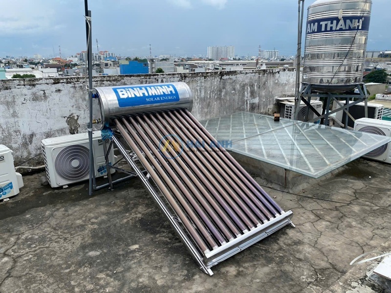 Lắp đặt máy nước nóng năng lượng mặt trời Bình Minh tại nhà chính hãng