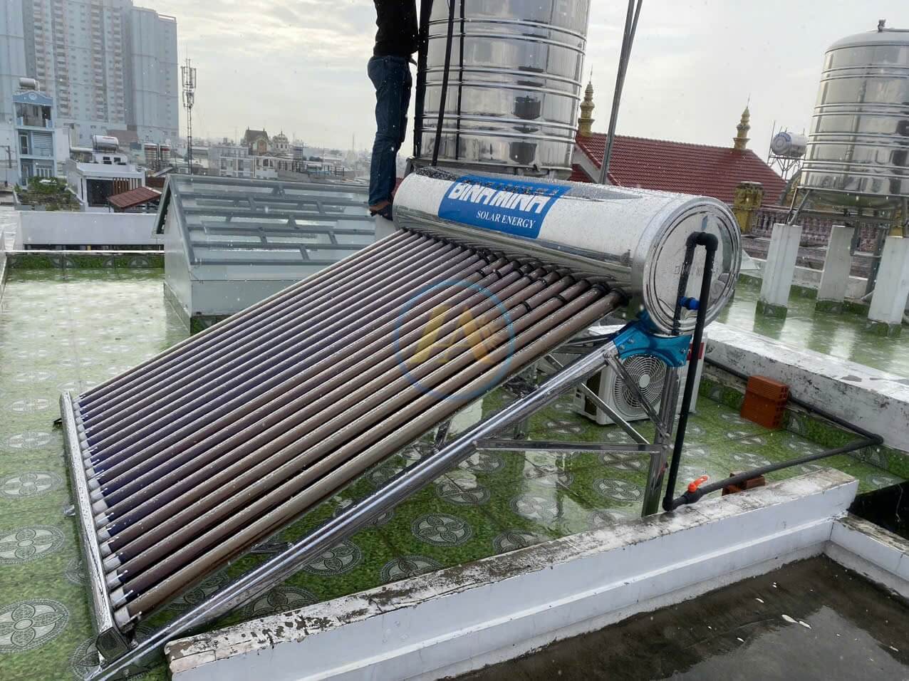 Hỗ trợ lắp đặt máy nước nóng năng lượng mặt trời theo yêu cầu