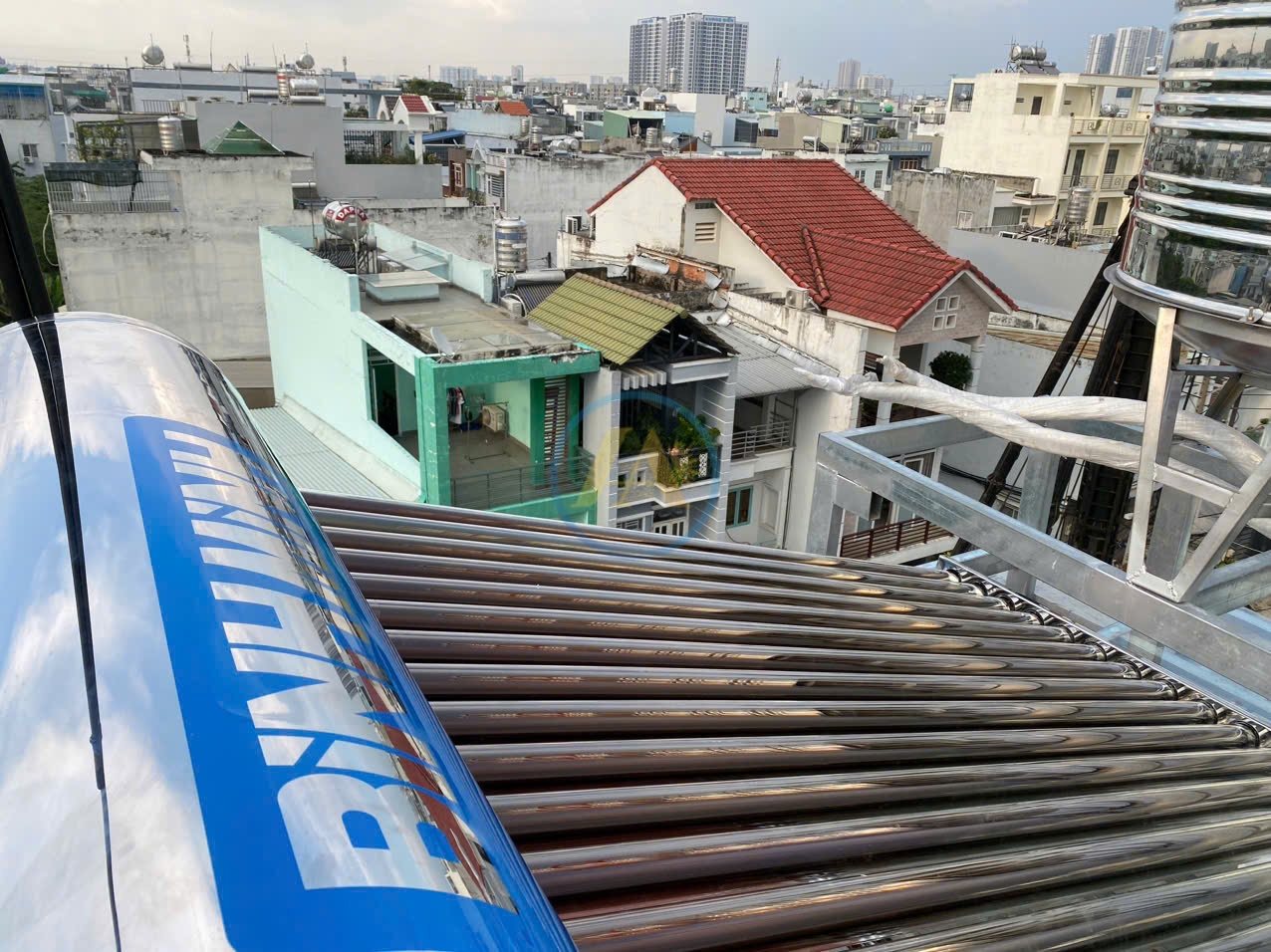 Lắp đặt máy nước nóng năng lượng mặt trời Bình Minh tại nhà 