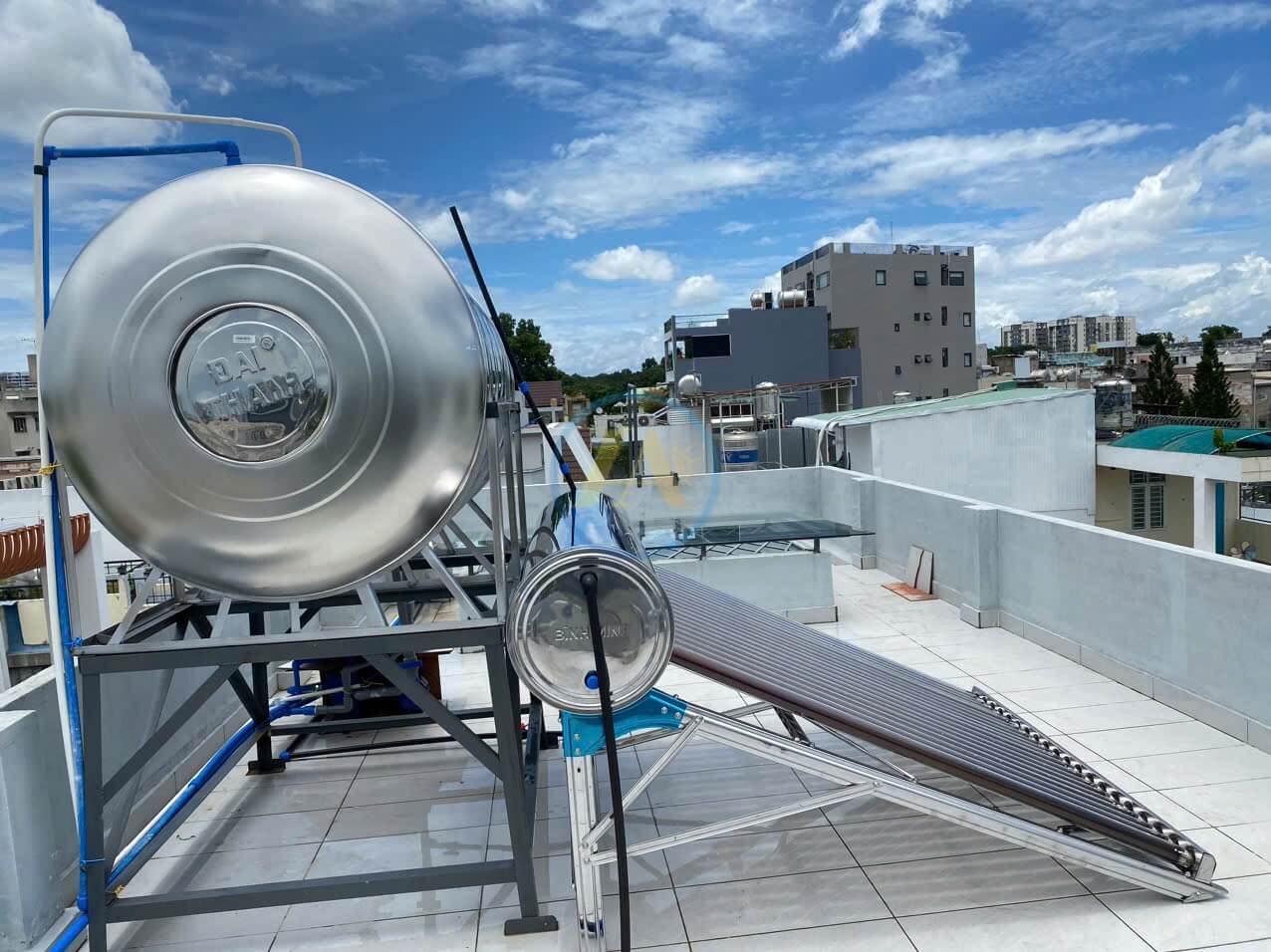 Lắp đặt máy nước nóng năng lượng mặt trời cao cấp cho nhà biệt thự