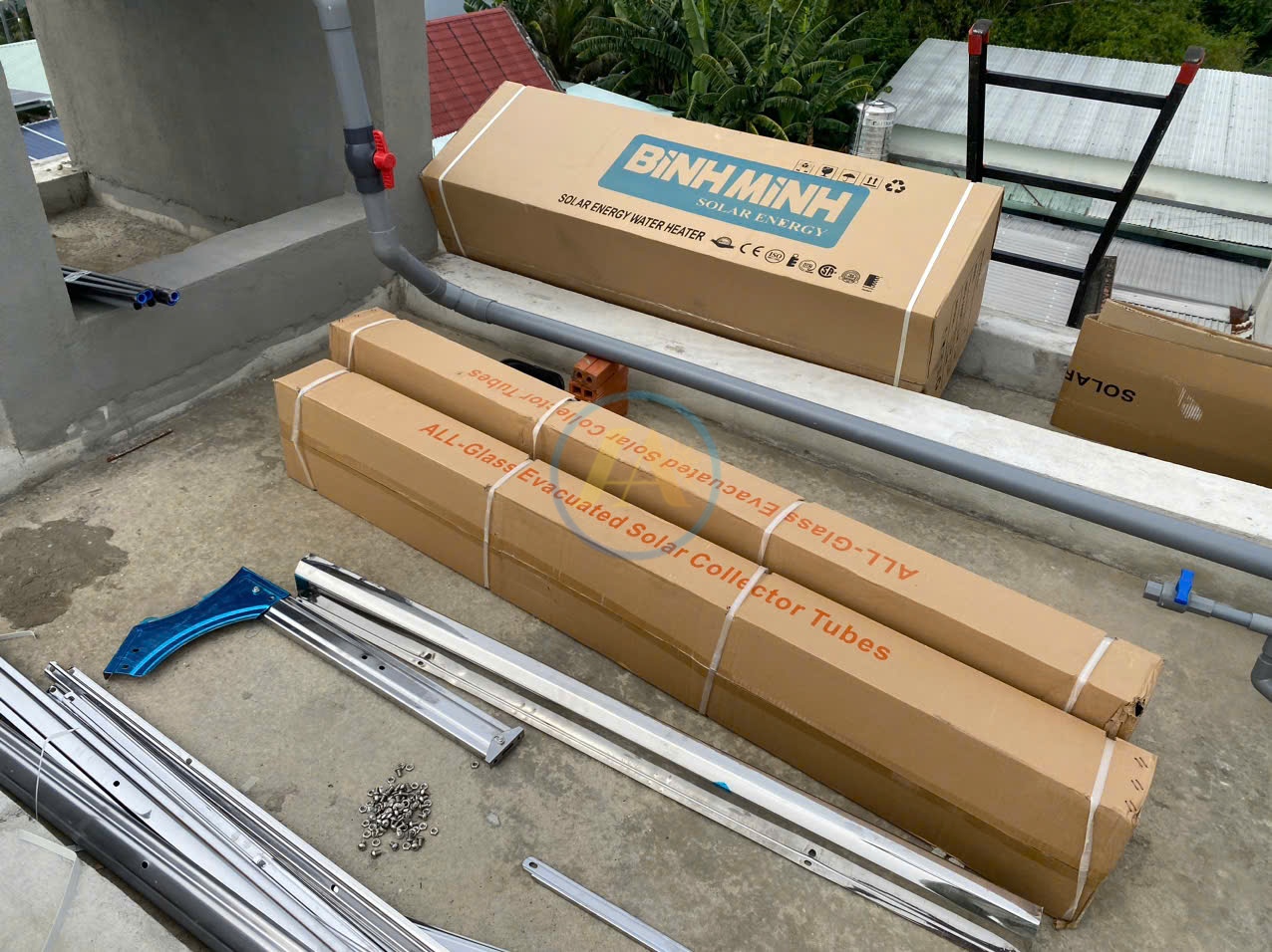 Hỗ trợ lớp đặt máy nước nóng năng lượng mặt trời Bình Minh tại nhà