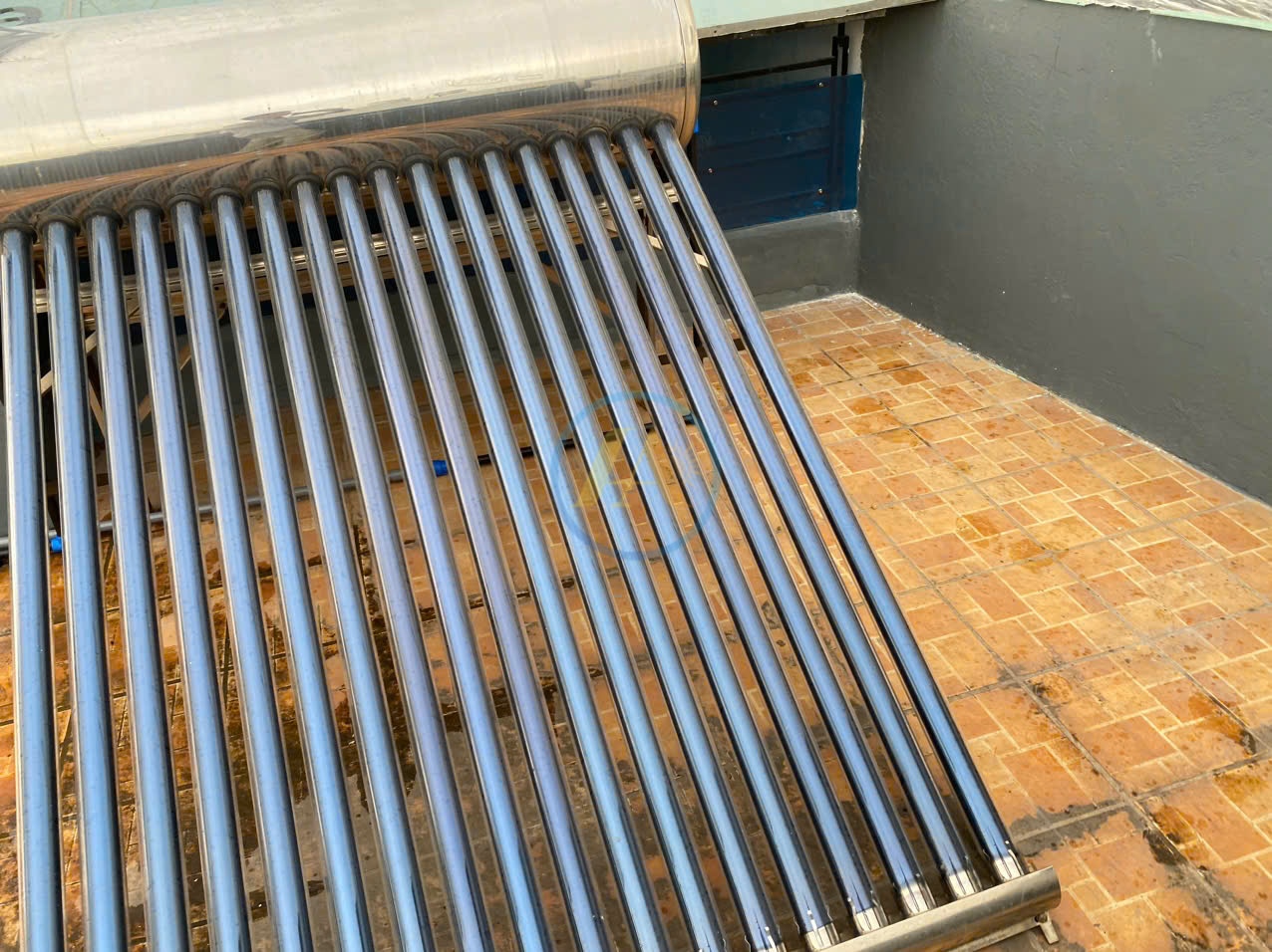 Lắp đặt máy nước nóng năng lượng mặt trời chuyên nghiệp