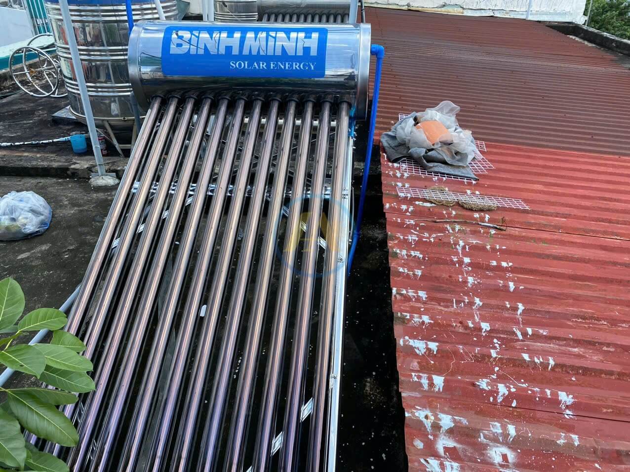 Sửa chữa và lắp đặt máy nước nóng năng lượng mặt trời tại nhà 