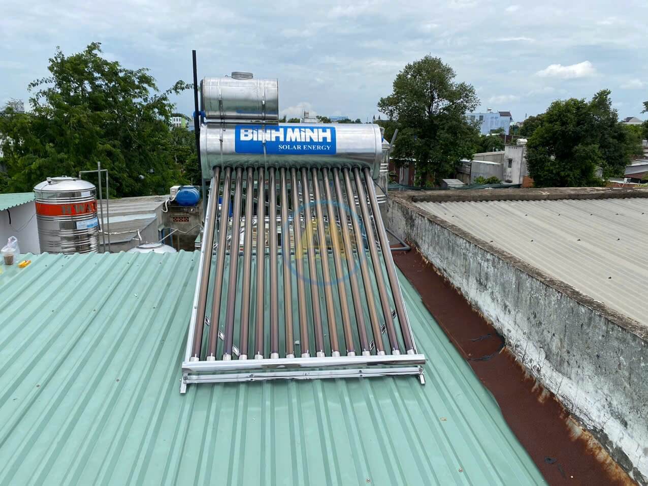 Sửa chữa máy nước nóng năng lượng mặt trời cho 24 quận TP Hồ Chí Minh