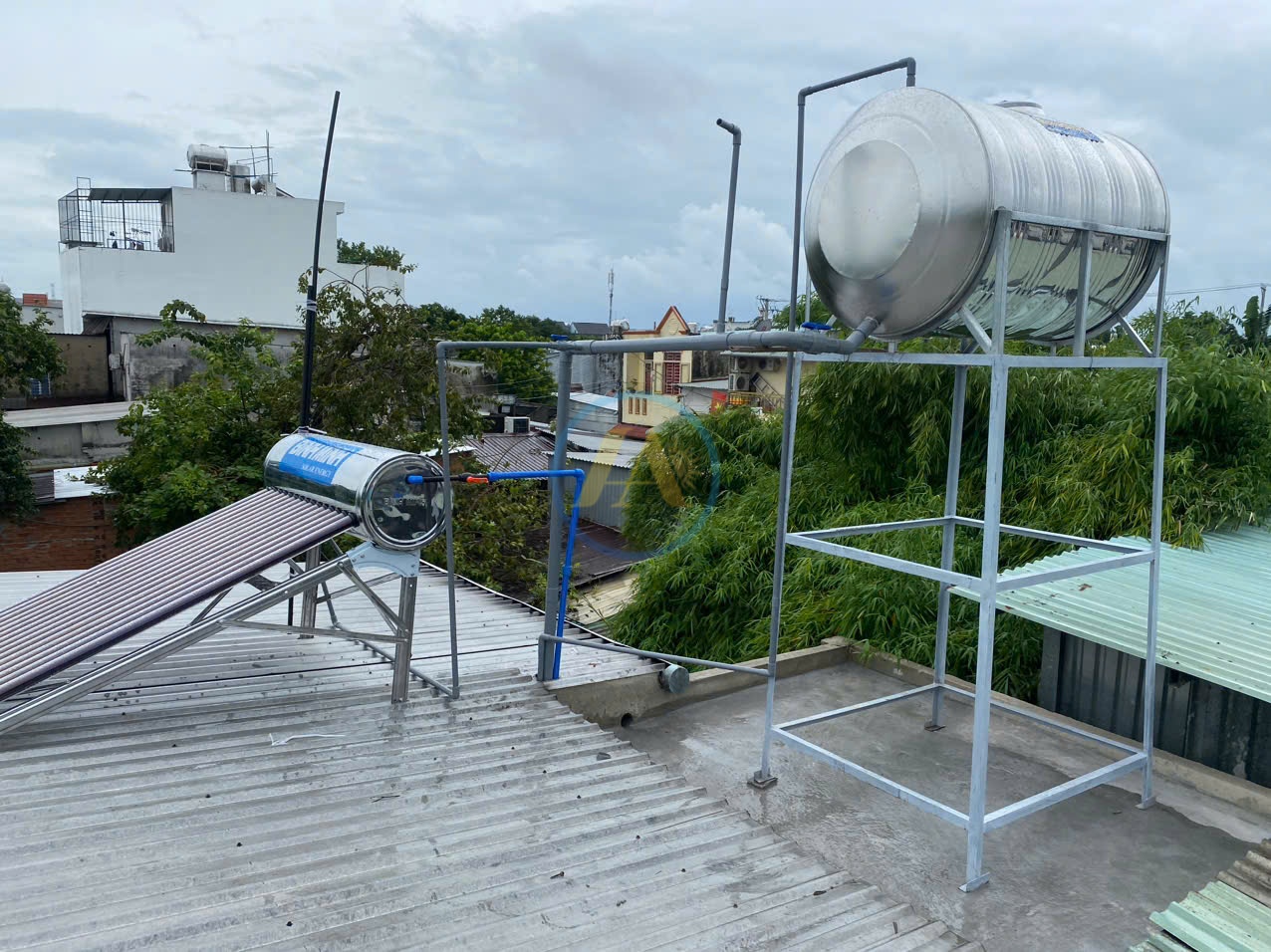 Cung cấp máy nước nóng năng lượng mặt trời, bồn nước nhựa và inox chính hãng