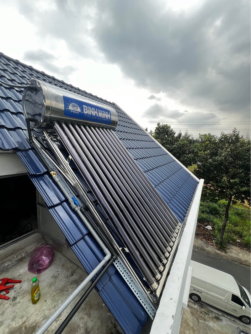 CÓ NÊN MUA MÁY NƯỚC NÓNG NĂNG LƯỢNG MẶT TRỜI BÌNH MINH?