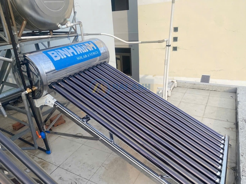 Gia đình 7-8 người nên mua giàn máy NLMT nào đủ dùng ổn định?