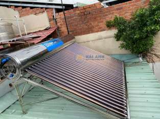 Giàn máy năng lượng mặt trời 30 ống thủy tinh tại Quận 7