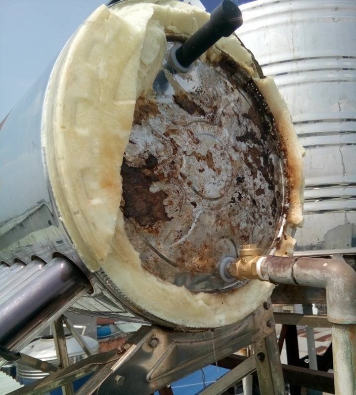 MÁY NĂNG LƯỢNG MẶT TRỜI RỈ SÉT, QUÁ CŨ CÓ ẢNH HƯỞNG SỨC KHỎE?