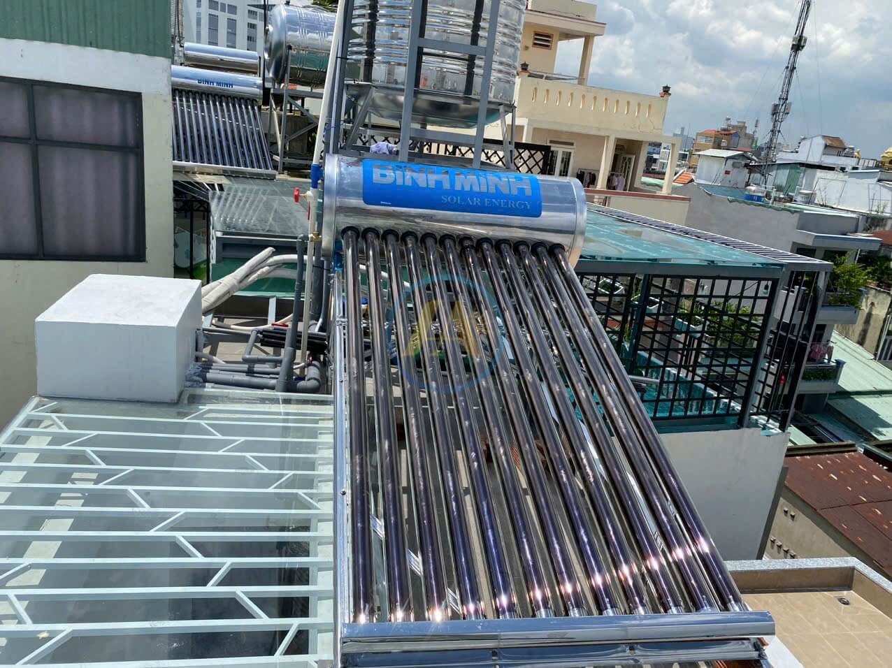 Máy nước nóng năng lượng mặt trời 3 đến 5 triệu lắp đặt mọi loại mái nhà